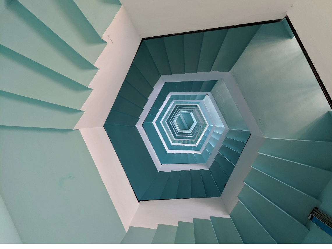 HEXAGGON STAIRS